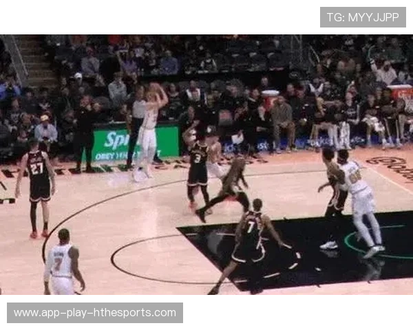 塔图姆突破分球到位，绿军空位稳稳进，塔图姆进攻